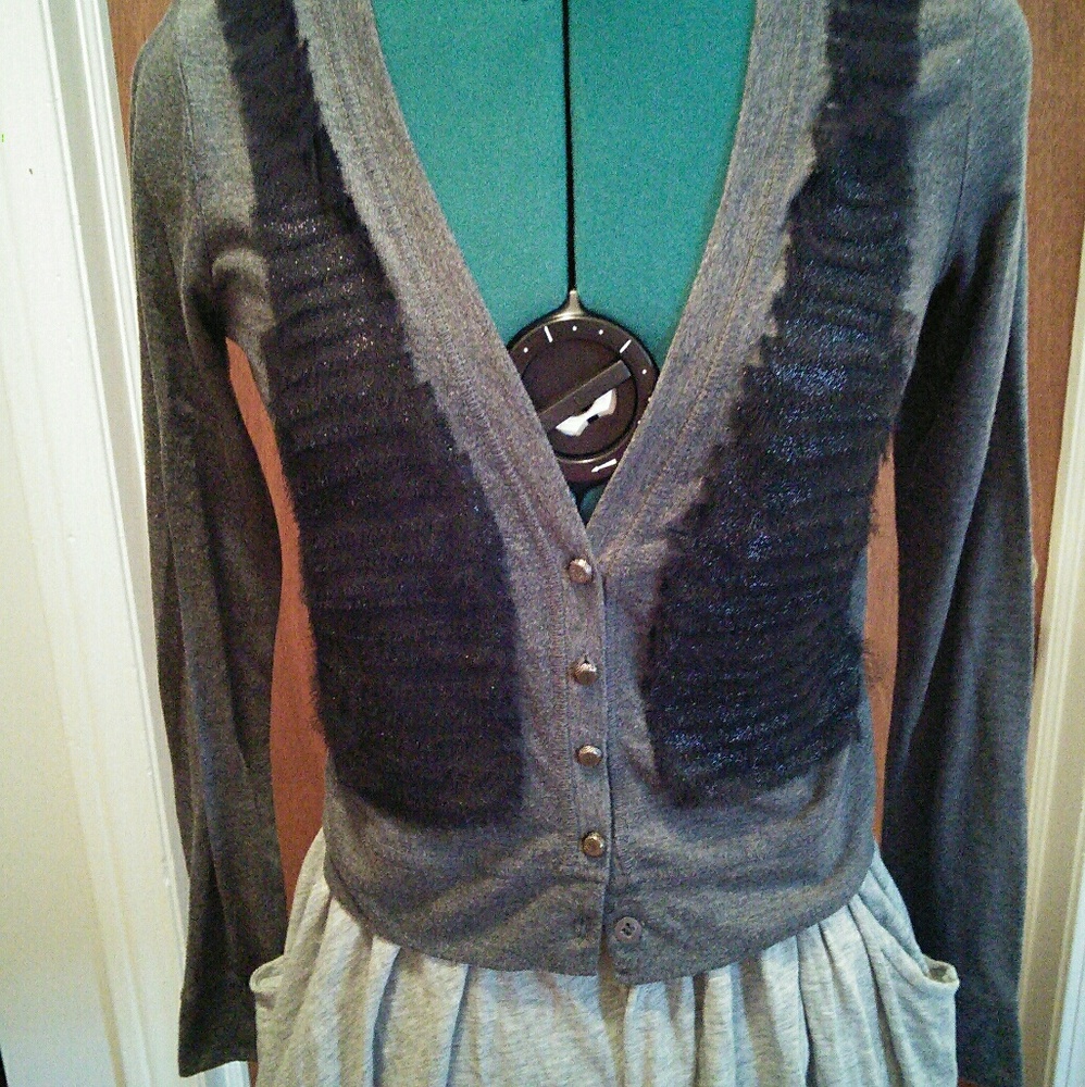 Spring Sale 🌸 Grey and black cardigan